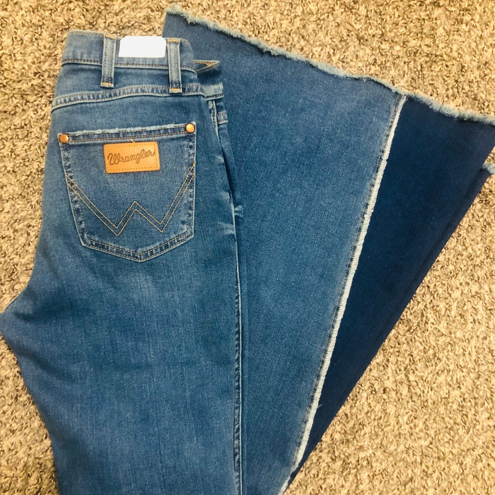 NWT Wrangler flare jeans high-rise